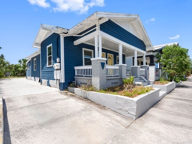 Building Photo - Affordable 3/1.5 West Tampa Home