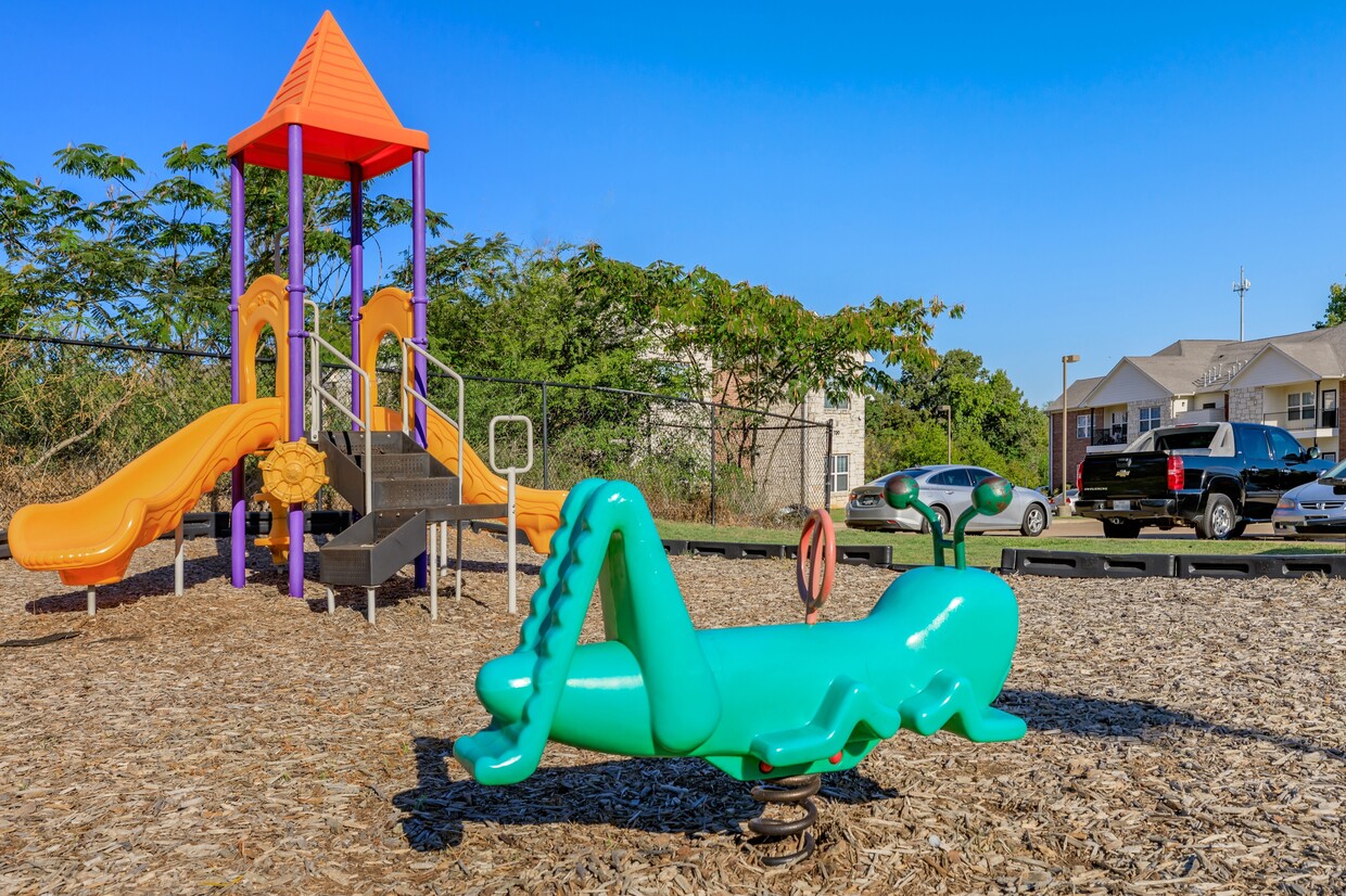 Parque infantil Southwest Pines en Tyler, TX | Área de juegos al aire libre divertida para niños - Southwest Pines