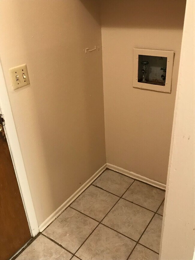Building Photo - 3 Bedroom, 2 Bathrooms, 2 Car Garage with ...