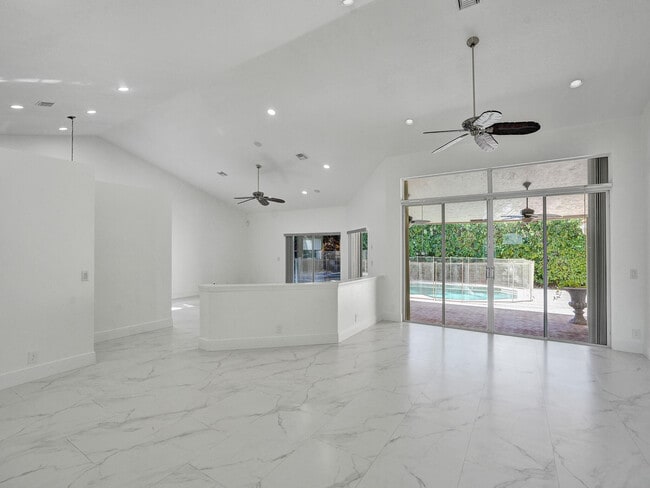 Foto del edificio - 762 Crescent Way