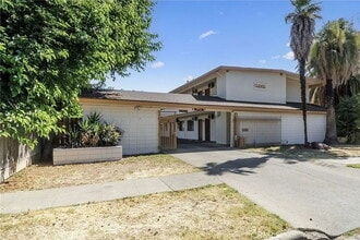 Building Photo - 423 W 21st St Building Photo - 423 W 21st St