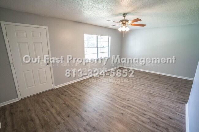 Foto del edificio - 6913 Mathers Ln