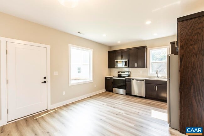 Building Photo - 103 Thomas Dr