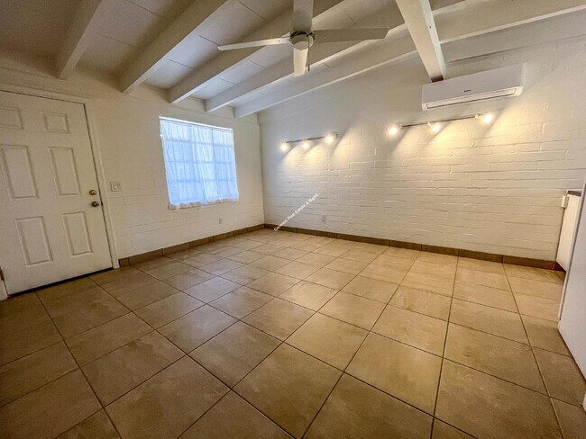 Building Photo - 3657 N Los Altos Ave