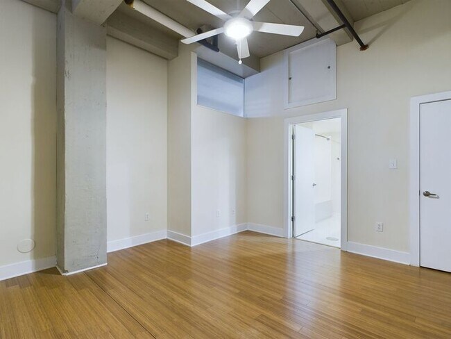Building Photo - 815 Perry St