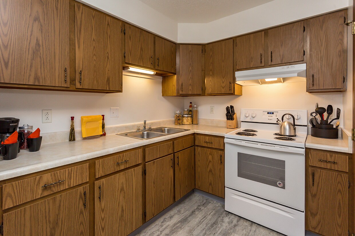 Burbank Village Apartments Apartments in Pella, IA