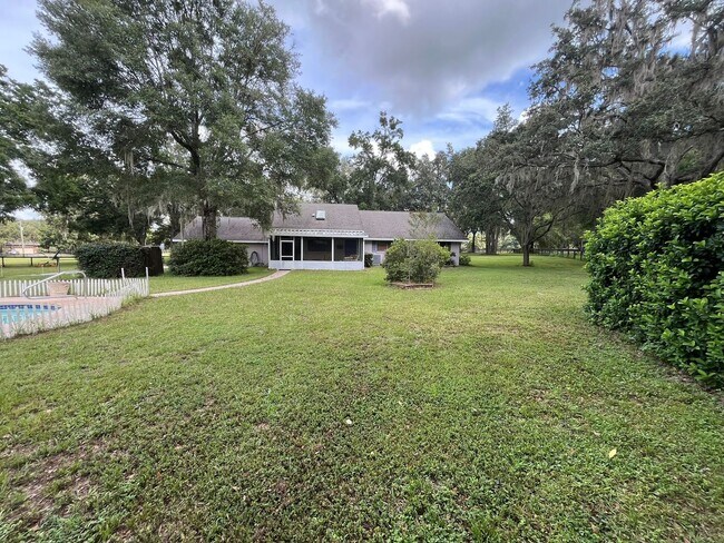 Foto del edificio - 3 Bedroom, 2 Bathrooms, with pool on 3 Acres