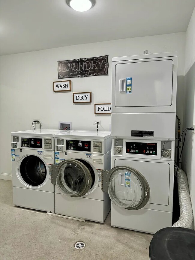 Photo - 2840 W Fulton St (Chicago, IL) Apartment