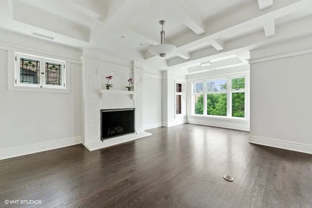 Foto del edificio - 544 W Wellington Ave