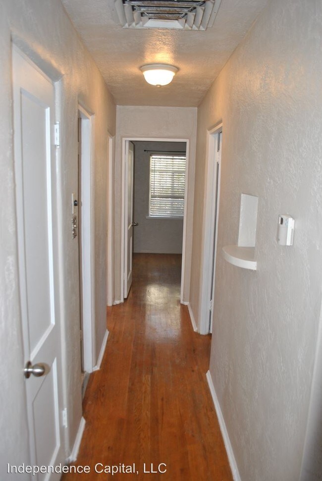 Building Photo - 725 Zuni Dr