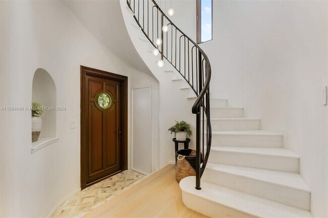 Foto del edificio - 2153 N Bay Rd