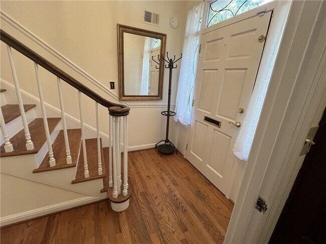 Foto del edificio - 3512 Paces Pl NW