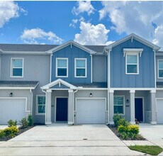 Building Photo - 2440 Skyline Lp