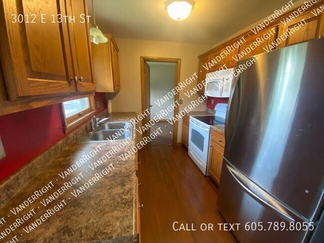 Foto del edificio - 3012 E 13th St