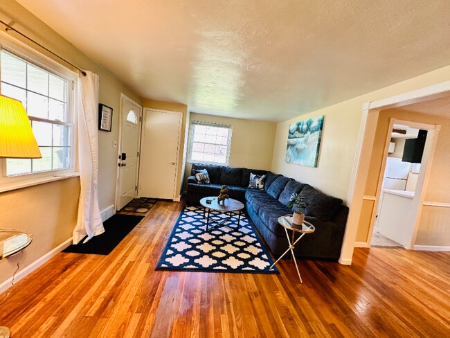 Building Photo - 406 Eden Dr