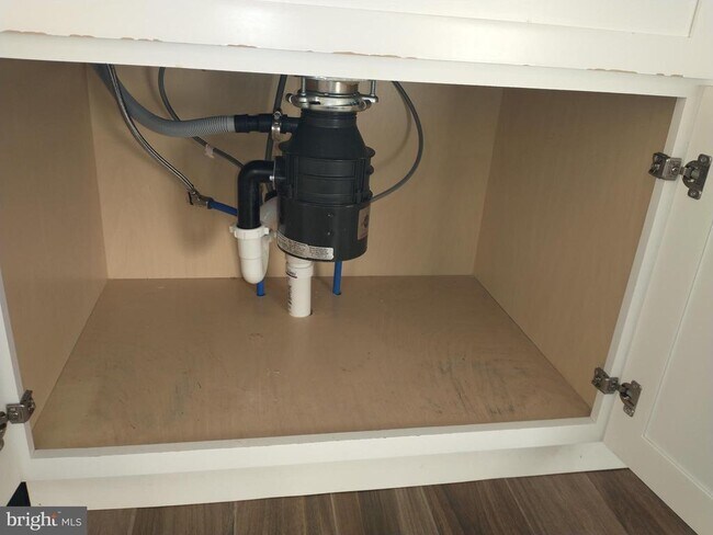 Building Photo - 512 Dartmouth Dr