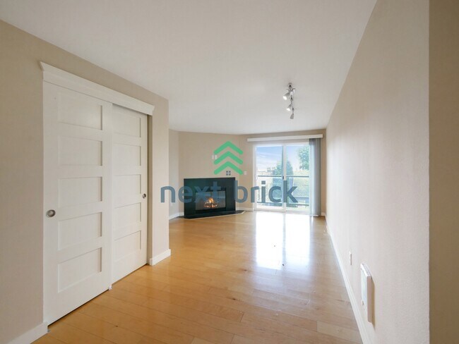 Building Photo - Exceptional Condo in Capitol Hill Available for Rent!