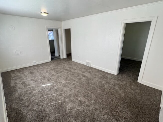 Building Photo - 614 S Yakima St