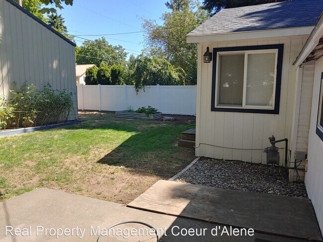 Building Photo - 2 br, 1 bath House - 1613 E CDA AVE