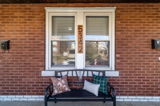 Foto del edificio - 5342 Itaska St