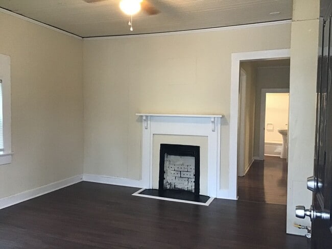 Building Photo - Recently Upgraded 3 Bedroom in Downtown Ro...