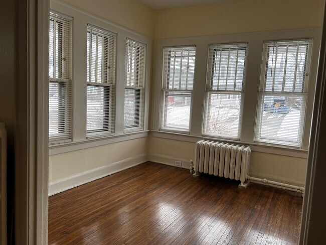 Sun Room - 358 Rockingham St