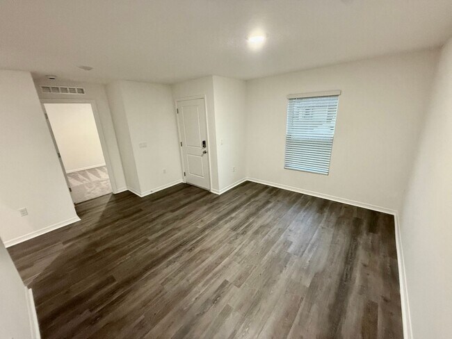 Foto del edificio - **Move-In-Special** Brand New 4-Bedroom Home in Poinciana – Available Now!