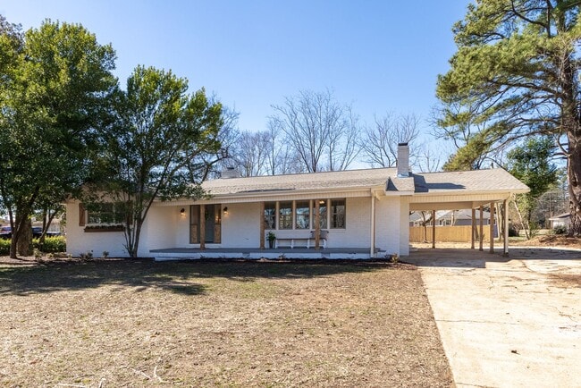 Building Photo - Close to downtown Athens! Beautifully renovated home with charm!