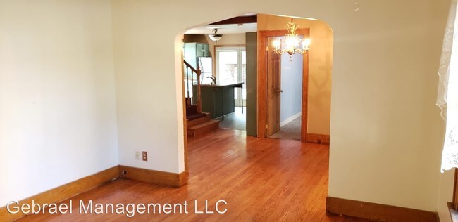 Building Photo - 3 br, 1.5 bath House - 1310 Mann Ave.