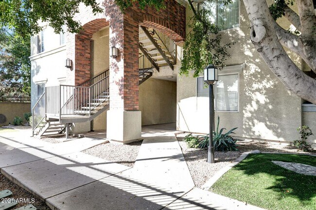 Building Photo - 2 Bedroom, 2 Bath In Central Phoenix