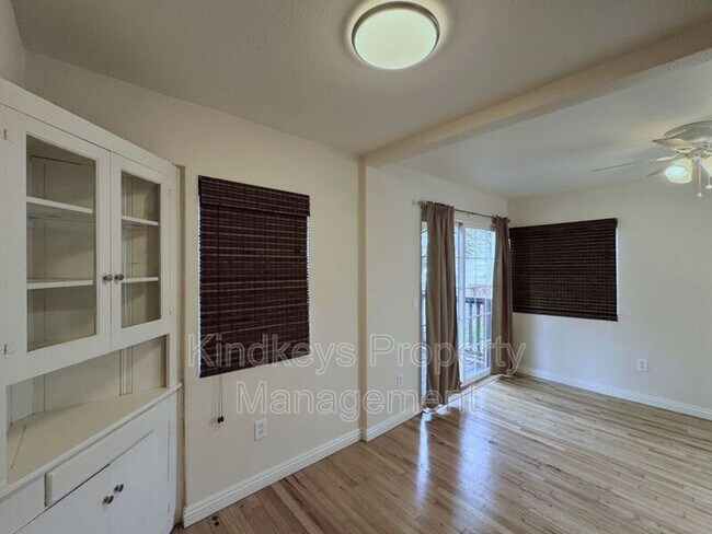 Foto del edificio - 5042 Muir Ave