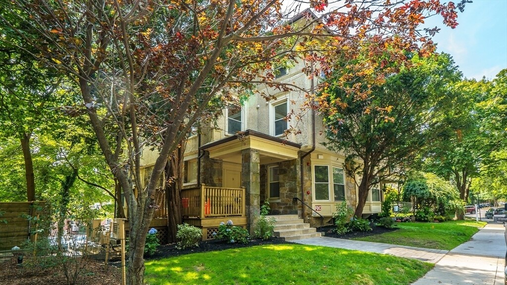 Primary Photo - 21 Regent Cir