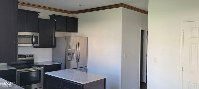 Building Photo - 570 Freedom Dr