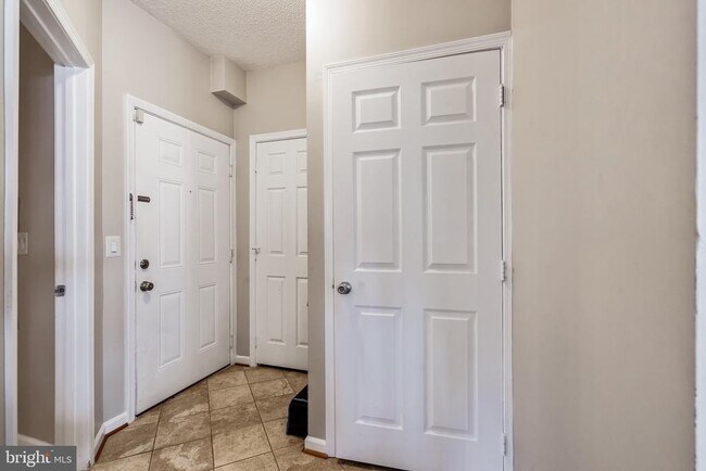 Building Photo - 14301 Grape Holly Grove