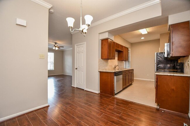 Foto del edificio - 2255 Braeswood Park Dr