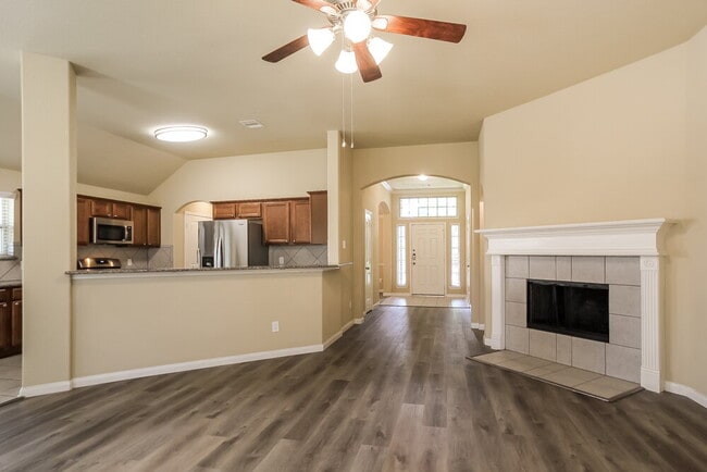 Building Photo - 988 Arbor Glen