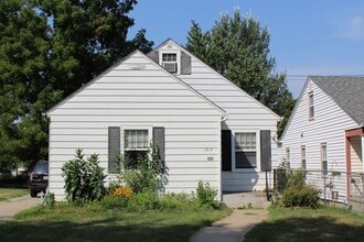 Building Photo - 1715 S 9th Ave