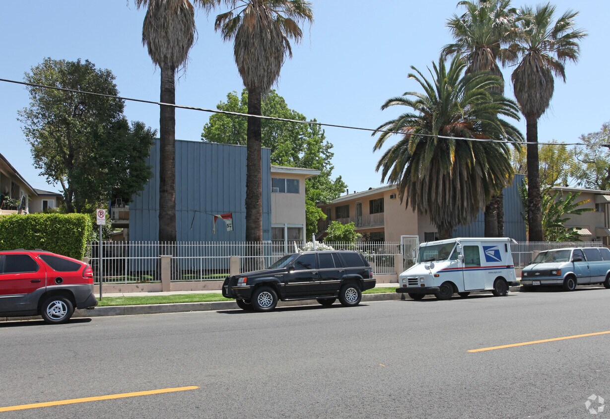Foto del edificio - 8132-8138 Sepulveda Blvd