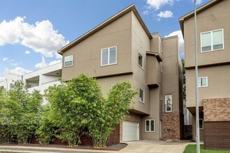 Building Photo - 2613 Waugh Dr