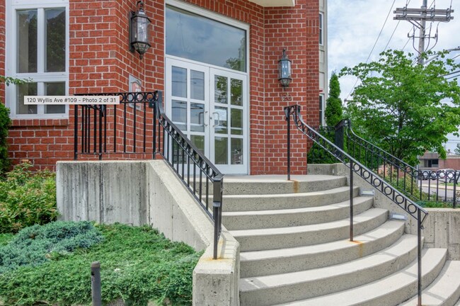 Building Photo - 120 Wyllis Ave