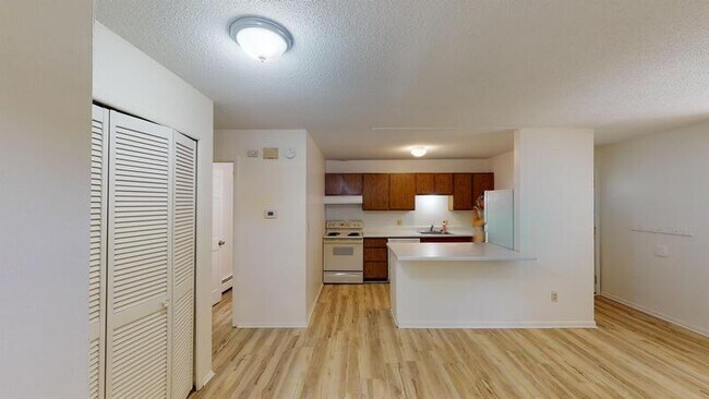 Building Photo - 1662 Parkwood Avenue