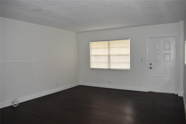 Foto del edificio - 4160 NW 21st St