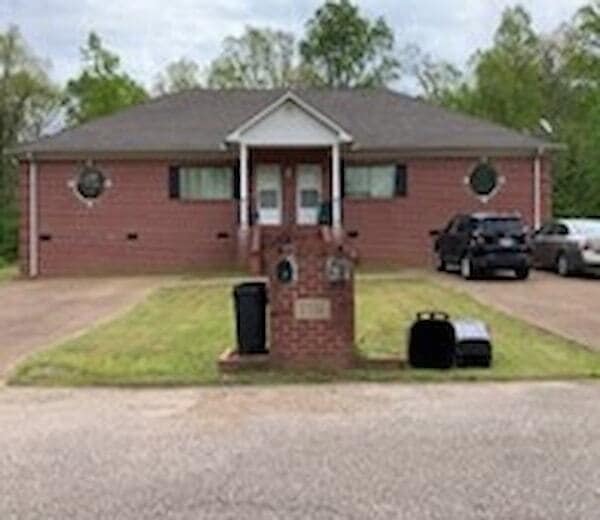 Primary Photo - "Charming 3-Bedroom in Henderson- Spacious...