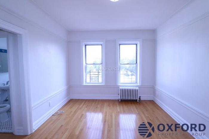 Foto principal - 1 bedroom in Jamaica NY 11420