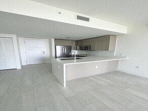 Building Photo - 2000 Metropica Wy