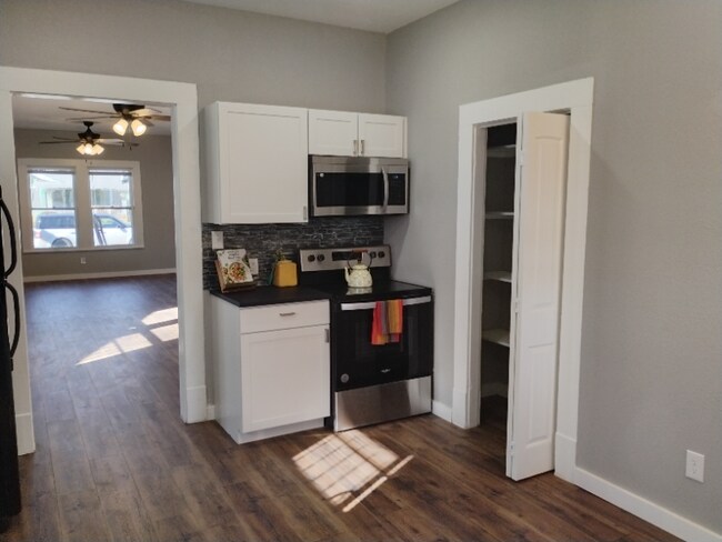 Foto del edificio - 1120 Rigsby Ave