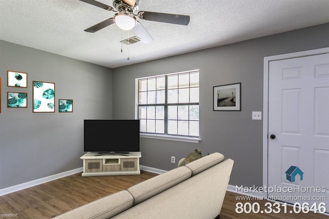 Building Photo - 3 br, 1 bath House - 325 Washington Dr
