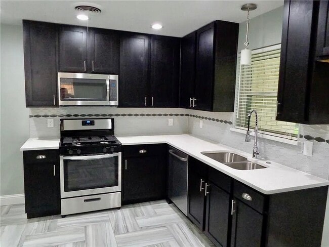 Building Photo - 727 Nottingham Dr