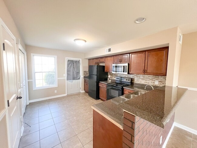 Foto del edificio - 2 Bedroom 1.5 Bath Townhome