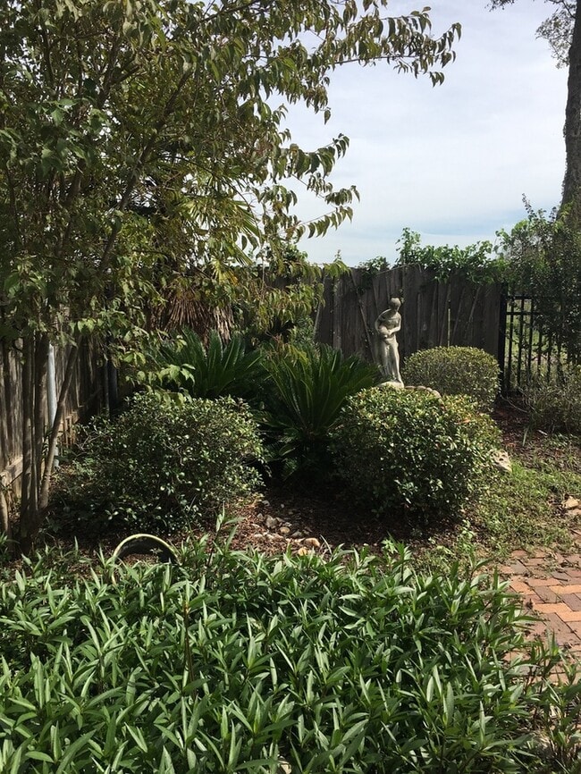 Building Photo - Nice garden home in Plantation Trace - 3/2...